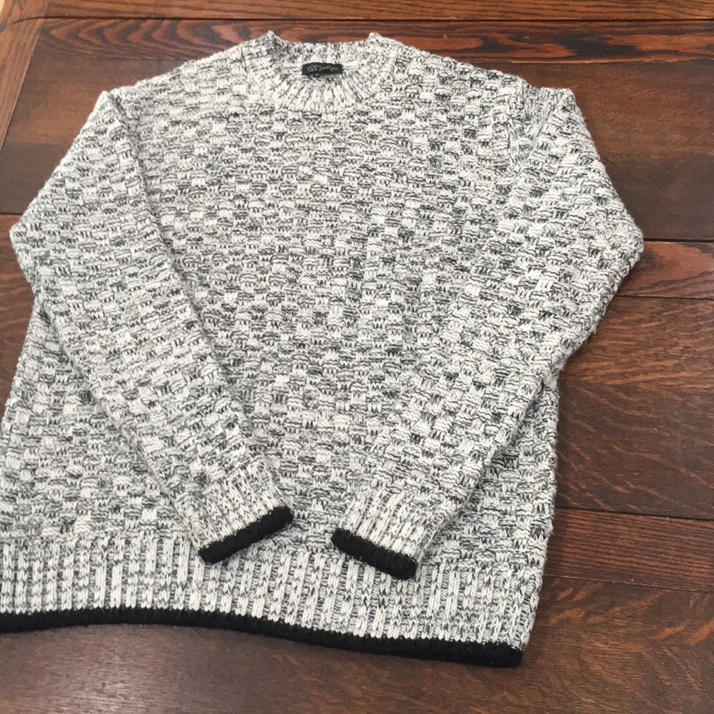 Pullover sweater